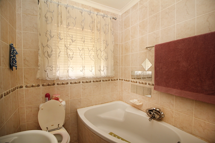 2 Bedroom Property for Sale in Heiderand Western Cape